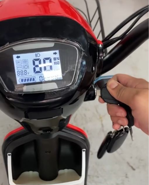 Painel digital da moto elétrica AMZ LOOP
