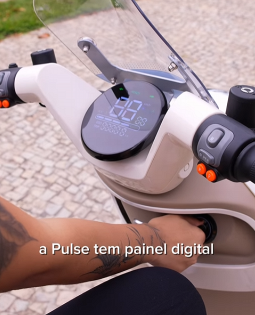 Painel 100% digital da moto elétrica AMZ PULSE